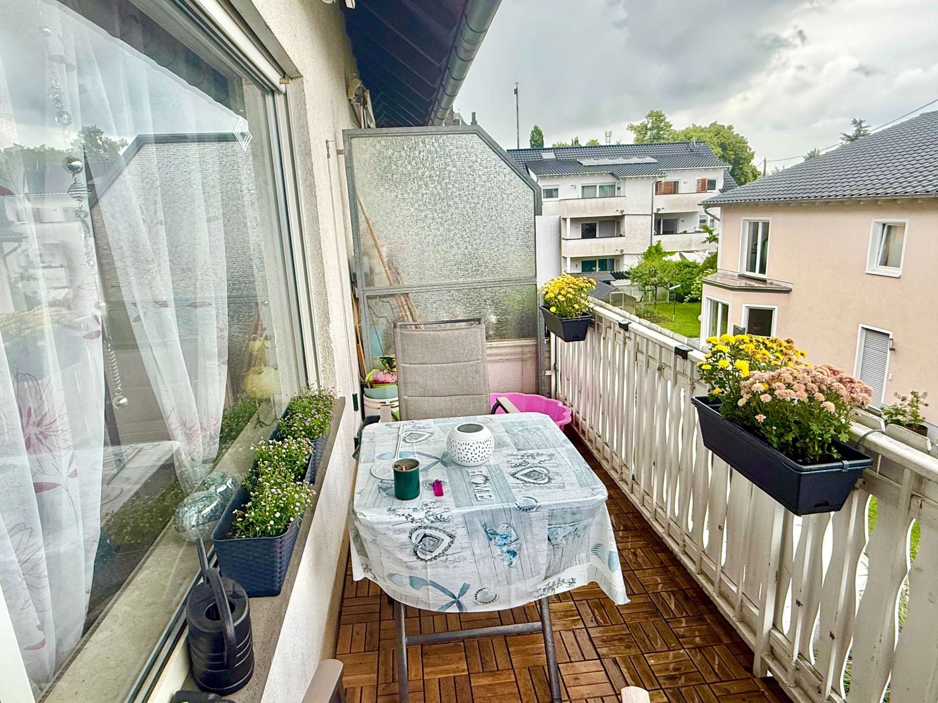 Helle Obergeschosswohnung mit Balkon und Stellplatz in guter Lage!